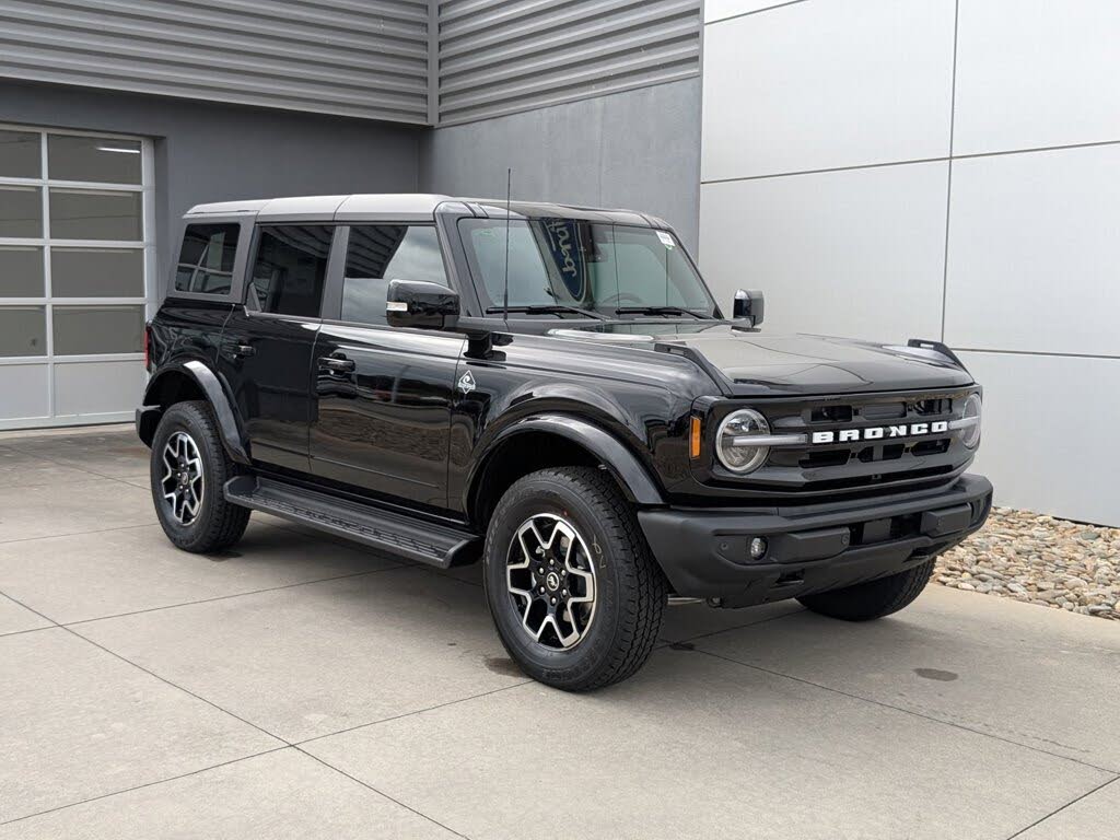 2025 Ford Bronco Outer Banks 4-Door 4WD