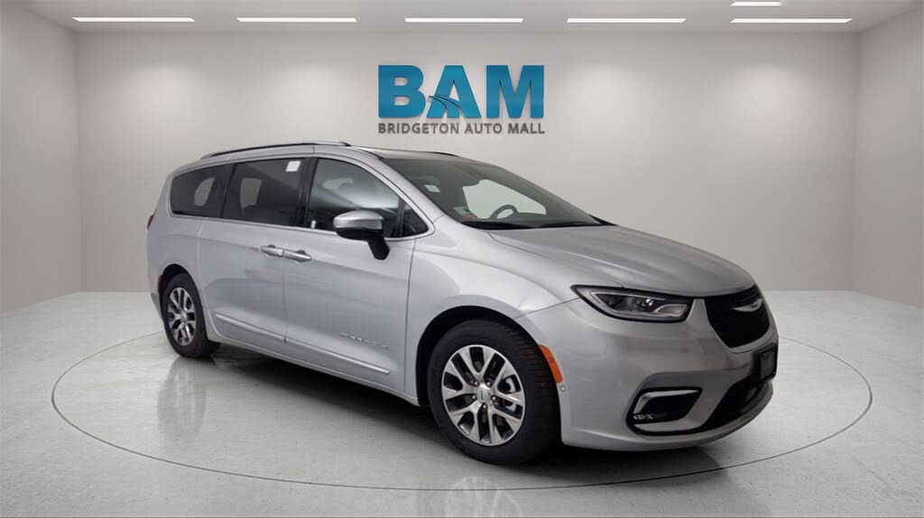 2023 Chrysler Pacifica Hybrid Pinnacle FWD