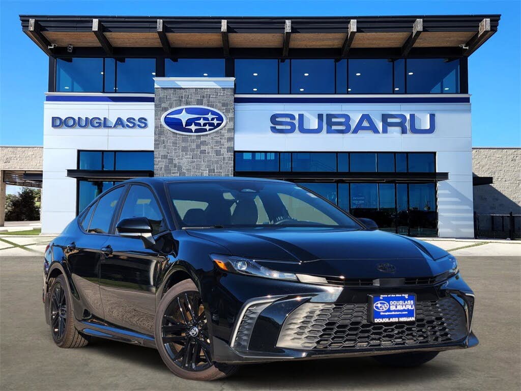 2025 Toyota Camry SE FWD