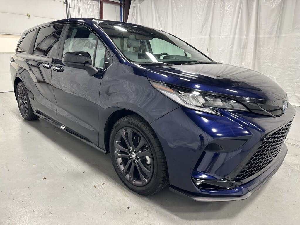 2025 Toyota Sienna XSE 7-Passenger FWD