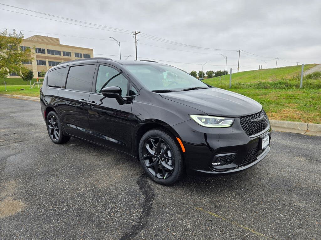 2026 Chrysler Pacifica Select AWD