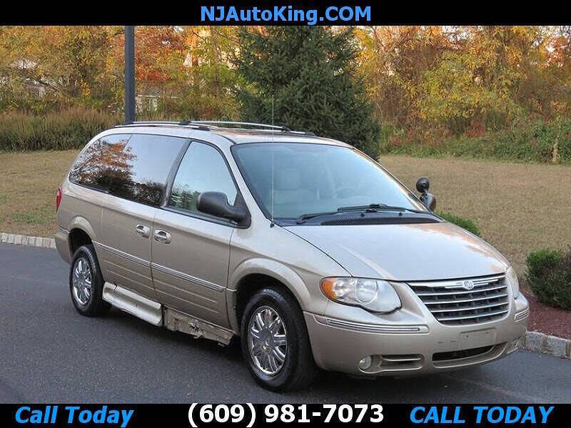 2006 Chrysler Town & Country Limited LWB FWD