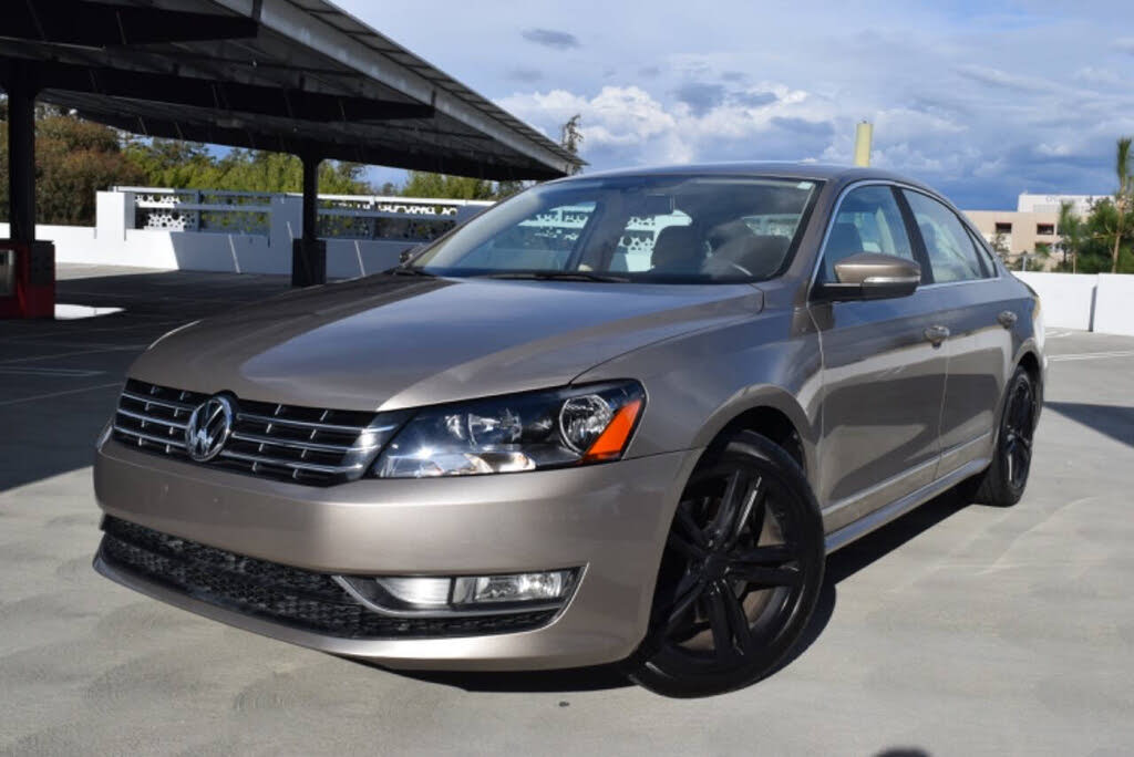 2015 Volkswagen Passat 2.0L TDI SE FWD with Sunroof