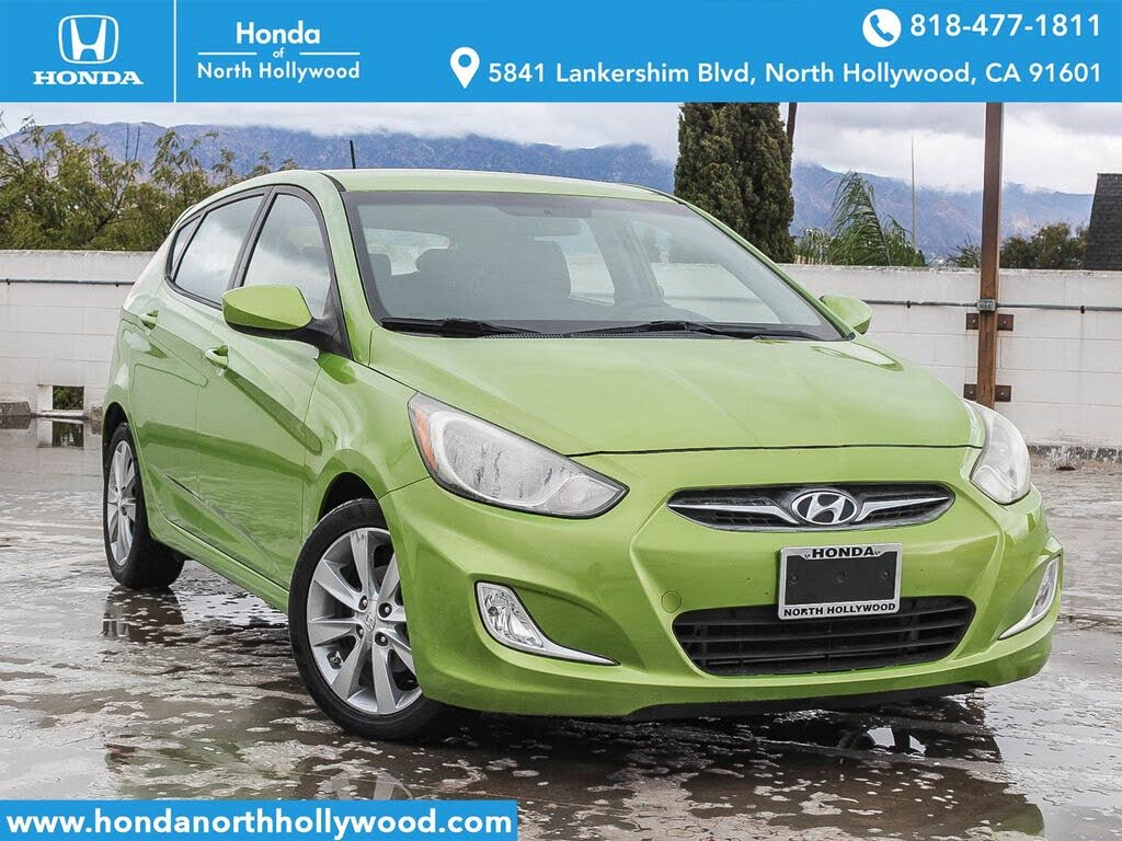 2012 Hyundai Accent SE 4-Door Hatchback FWD