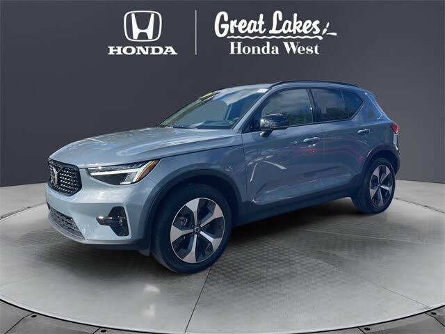 2023 Volvo XC40 B5 Plus Dark Theme AWD