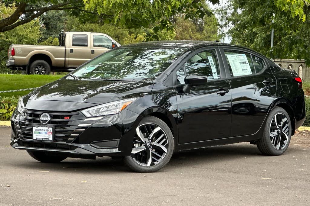 2025 Nissan Versa SR FWD