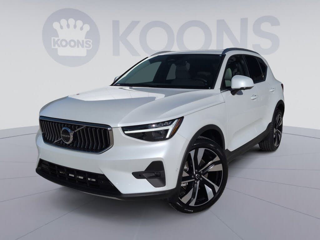 2025 Volvo XC40 B5 Ultra Bright Theme AWD