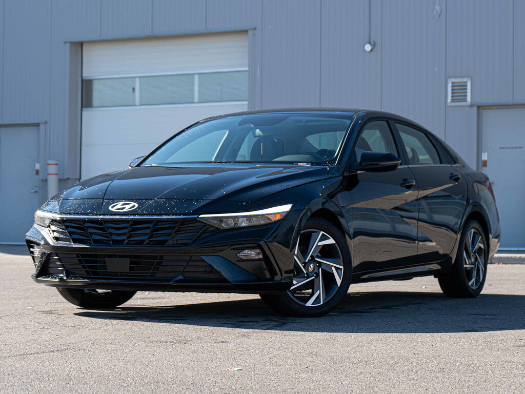 2025 Hyundai Elantra Luxury FWD
