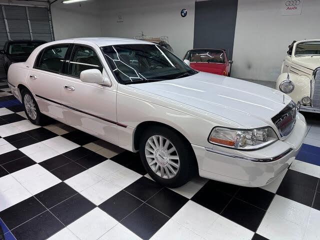 2003 Lincoln Town Car Executive
