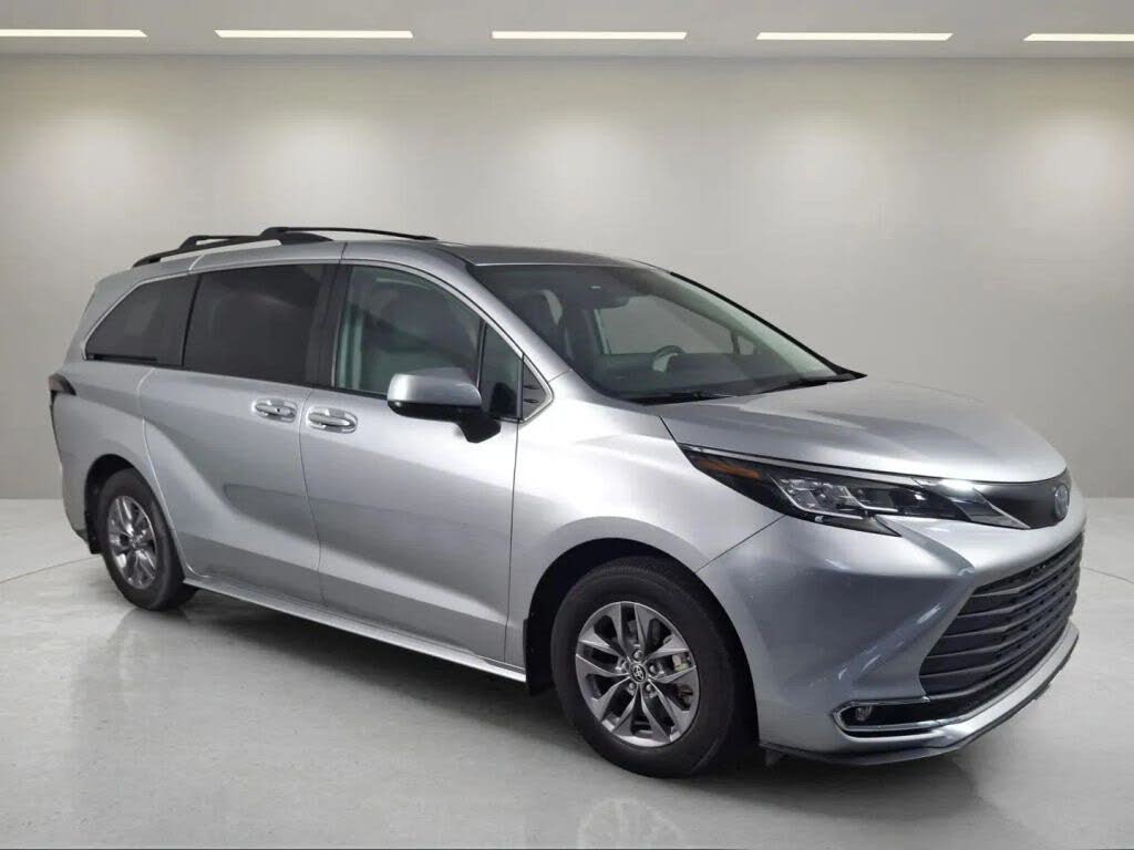 2022 Toyota Sienna XLE 7-Passenger AWD
