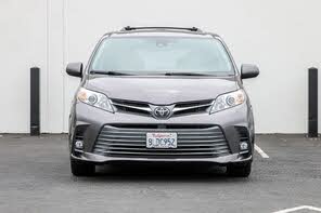 Toyota Sienna XLE 7-Passenger FWD with Auto-Access Seat