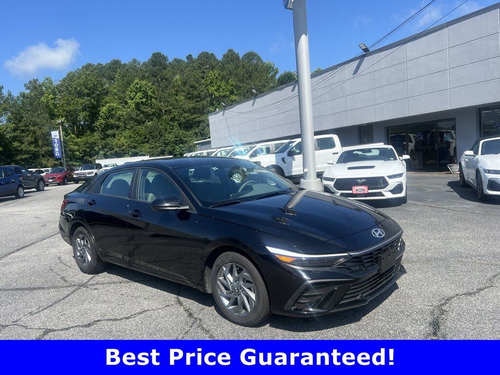 2024 Hyundai Elantra SEL FWD