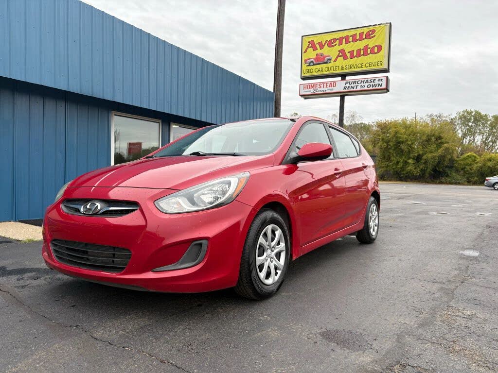 2014 Hyundai Accent GS 4-Door Hatchback FWD