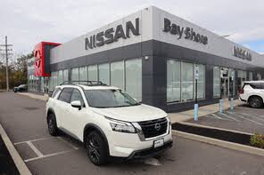 Nissan Pathfinder SV 4WD