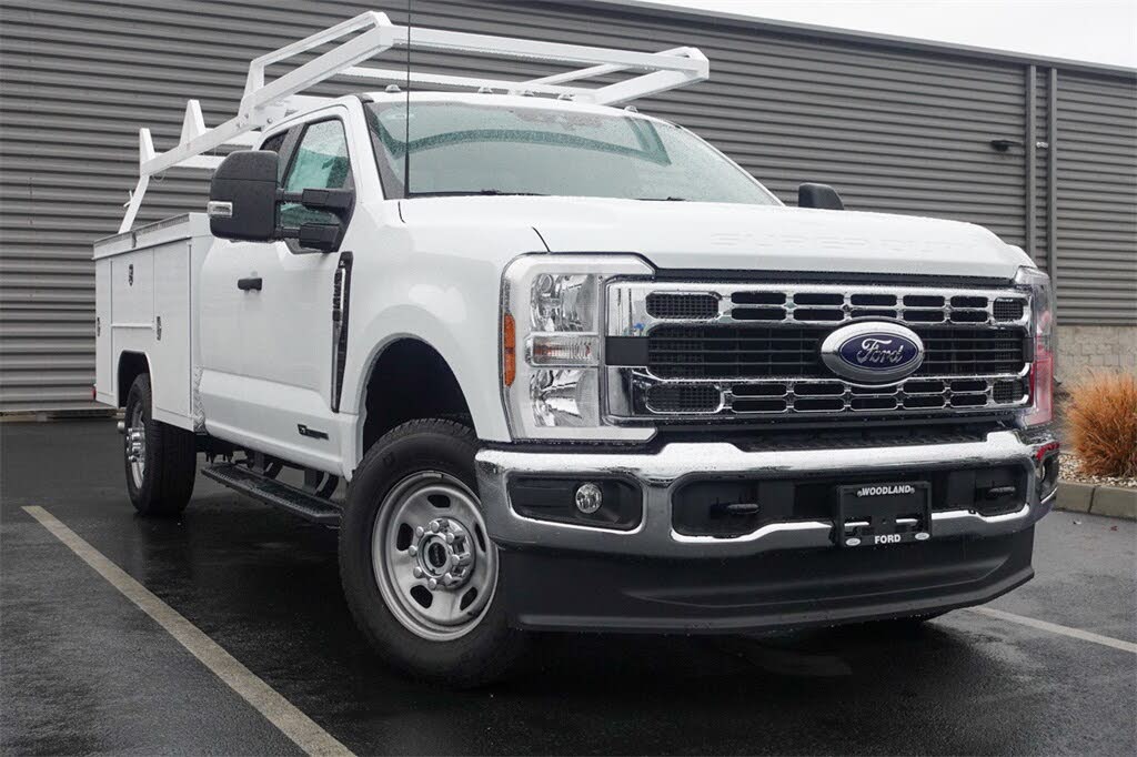2025 Ford F-350 Super Duty Chassis XL SuperCab 4WD