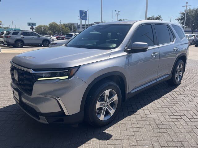 2023 Honda Pilot EX-L AWD with Captains Chairs