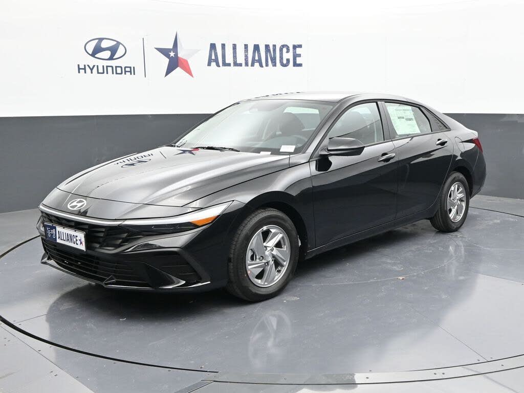 2025 Hyundai Elantra SE FWD