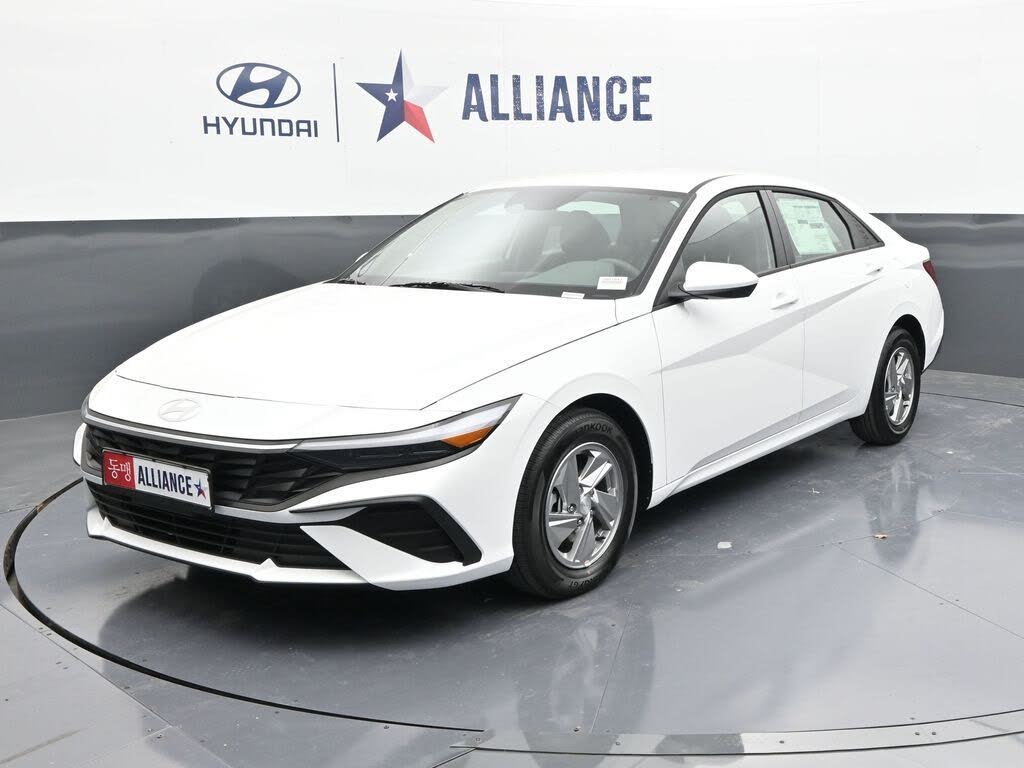 2025 Hyundai Elantra SE FWD