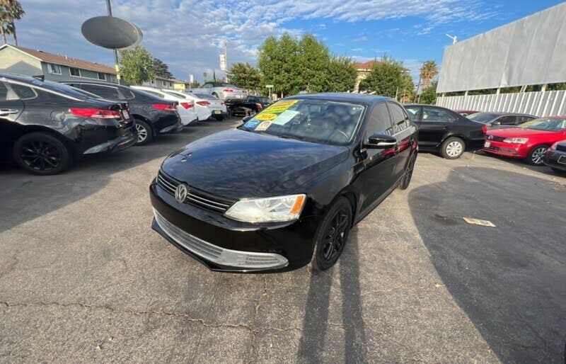 2014 Volkswagen Jetta SE with Connectivity and Sunroof