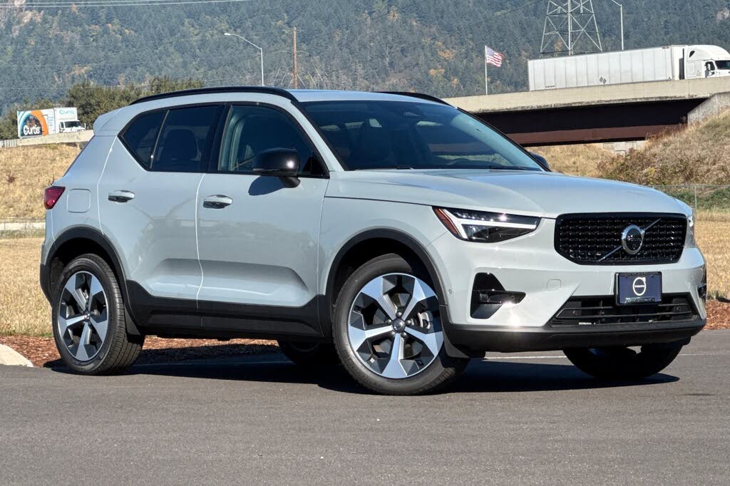 2026 Volvo XC40 B5 Plus AWD