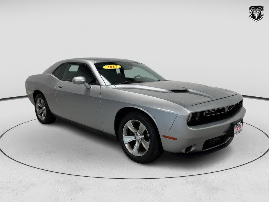 2017 Dodge Challenger SXT RWD