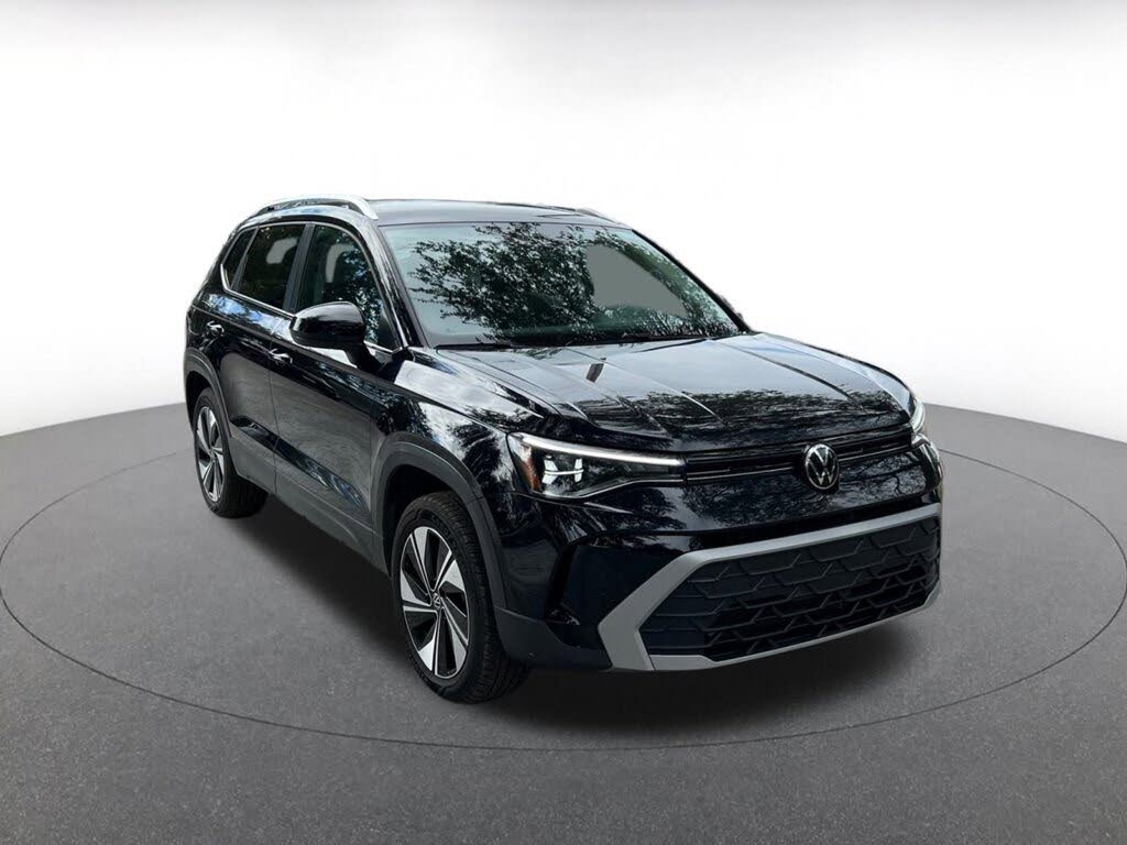 2025 Volkswagen Taos SE 4Motion