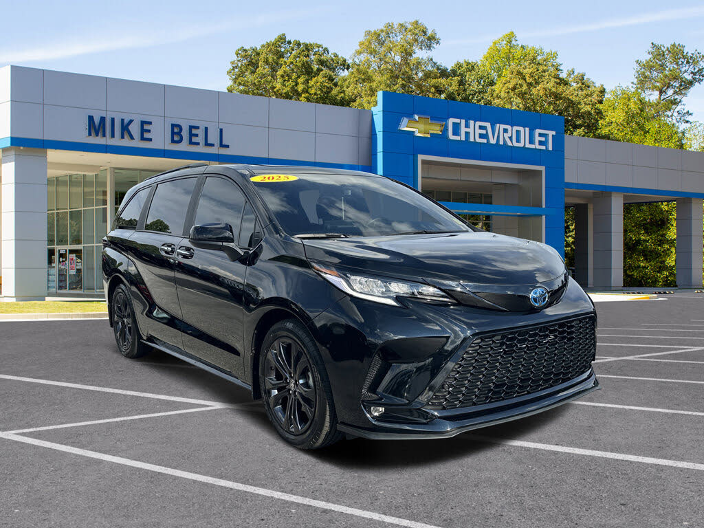 2025 Toyota Sienna XSE 7-Passenger FWD