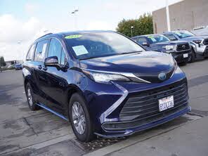 Toyota Sienna LE 8-Passenger FWD