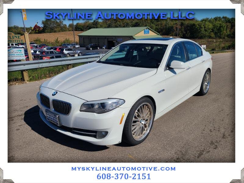 2011 BMW 5 Series 528i Sedan RWD