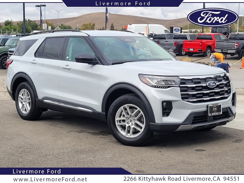 2025 Ford Explorer Active RWD