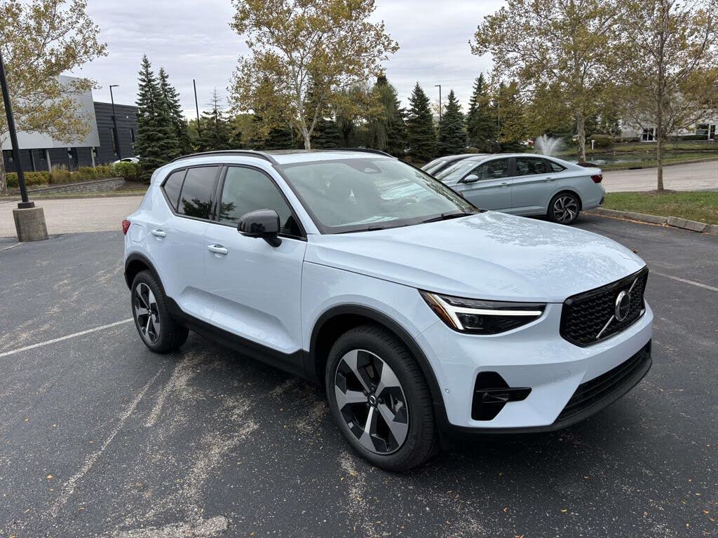 2026 Volvo XC40 B5 Plus AWD