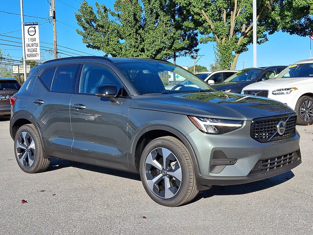 2026 Volvo XC40 B5 Core AWD