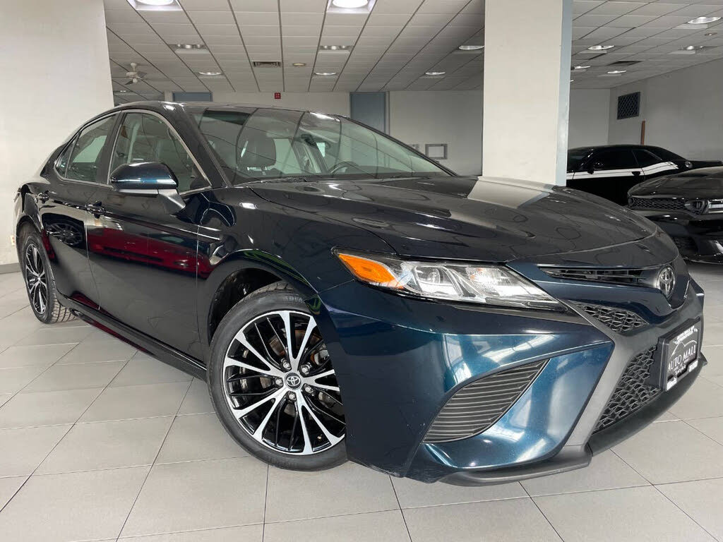 2020 Toyota Camry SE FWD