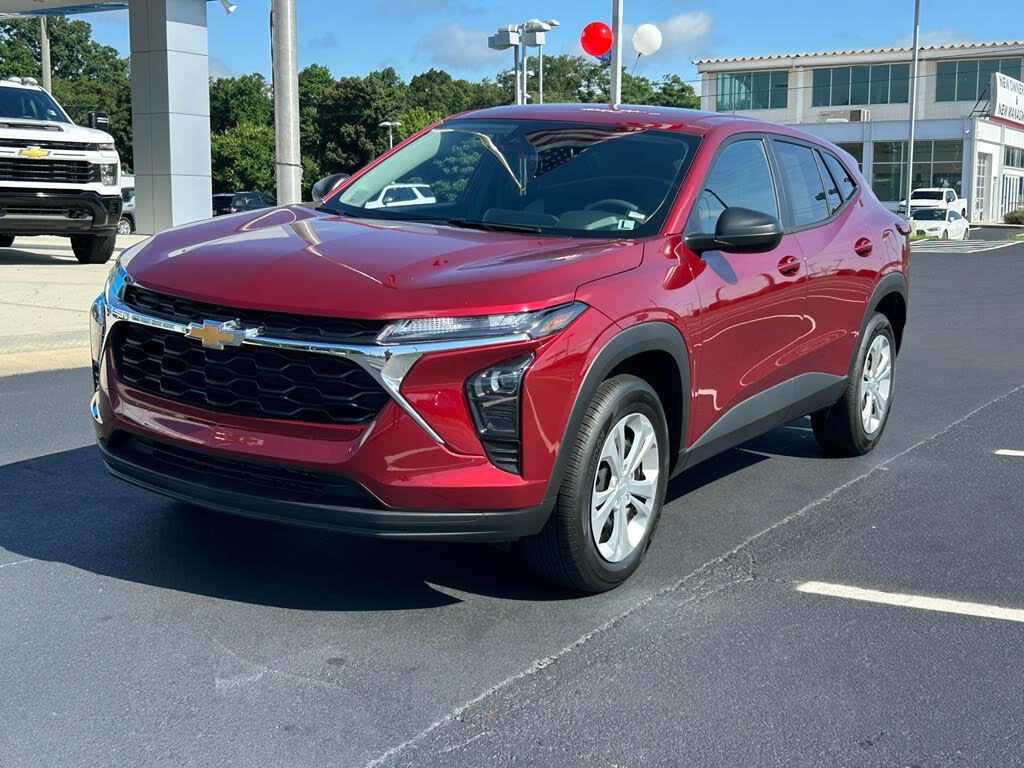 2025 Chevrolet Trax LS FWD