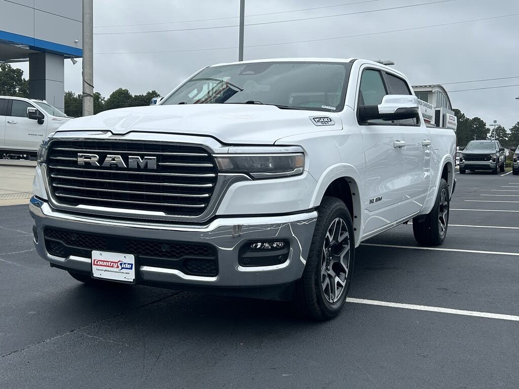 2025 RAM 1500 Laramie Crew Cab 4WD