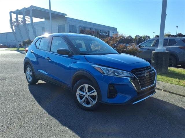 2025 Nissan Kicks Play S FWD