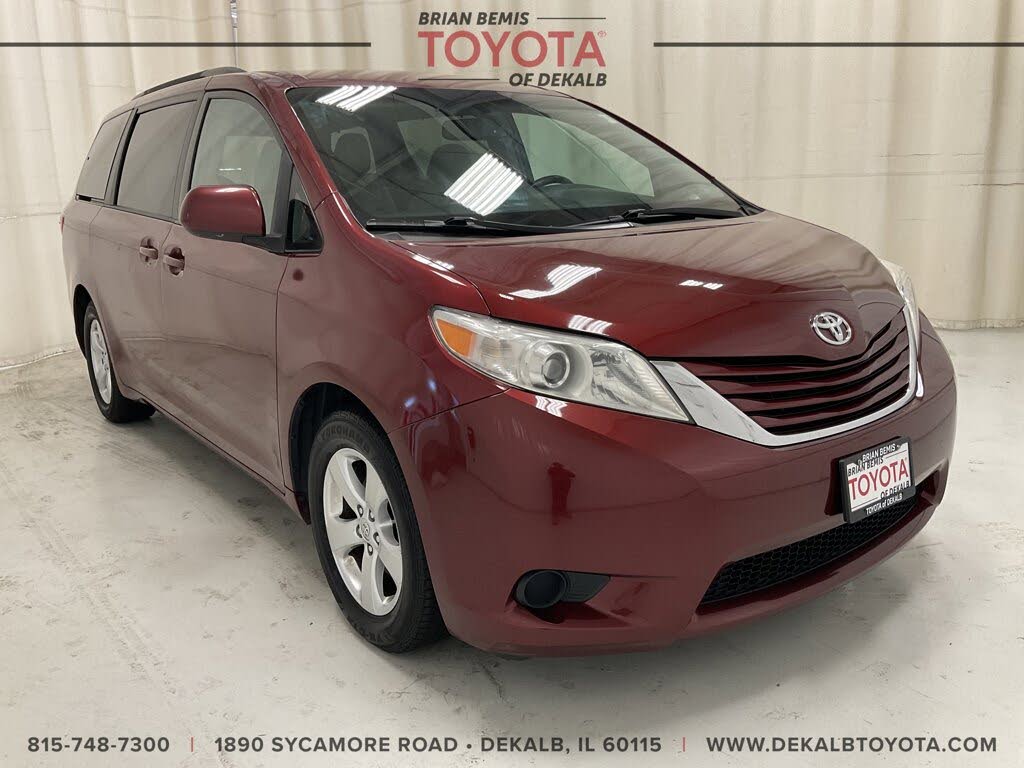 2017 Toyota Sienna LE 7-Passenger Auto Access Seat FWD