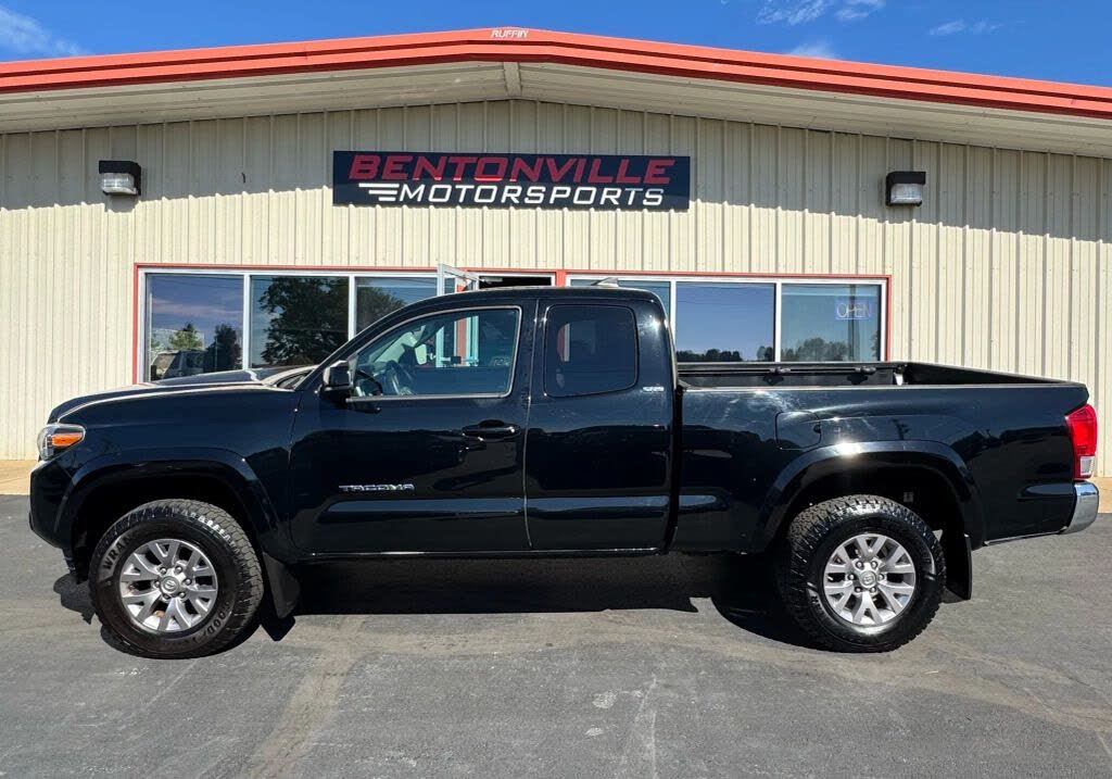2017 Toyota Tacoma SR I4 Access Cab 4WD