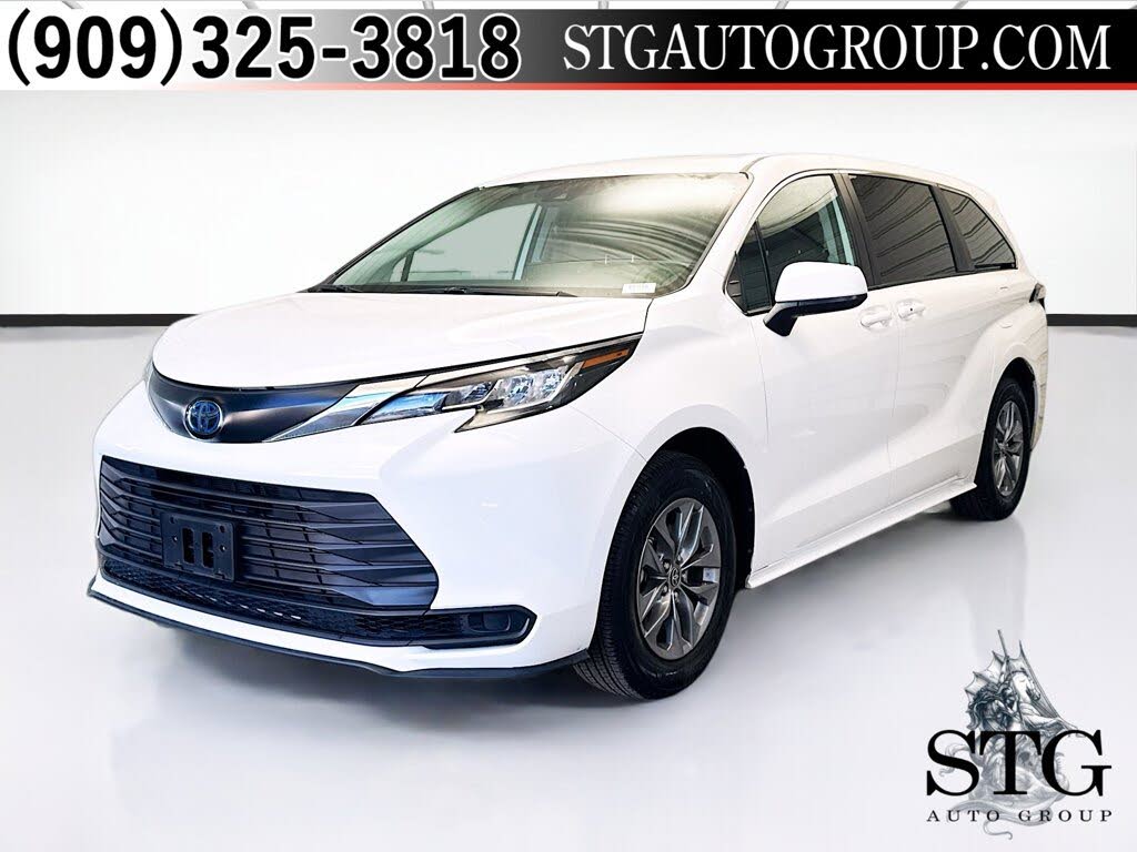 2023 Toyota Sienna LE 8-Passenger FWD