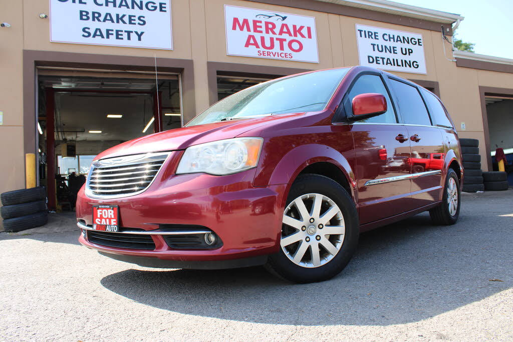 2014 Chrysler Town & Country Touring FWD