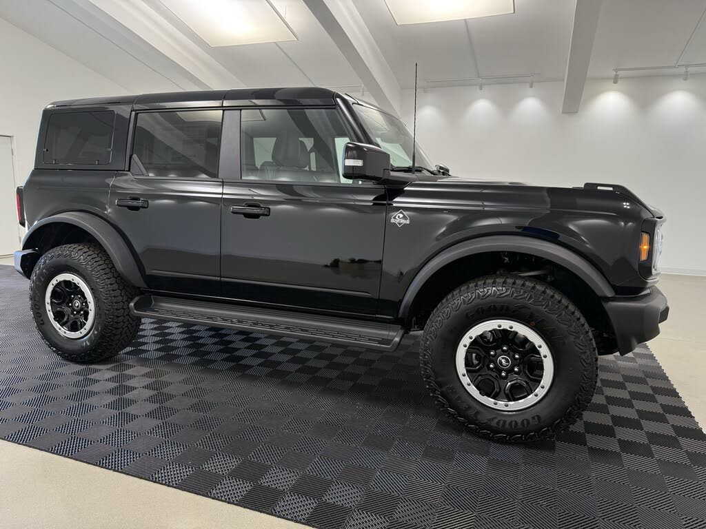 2025 Ford Bronco Outer Banks 4-Door 4WD