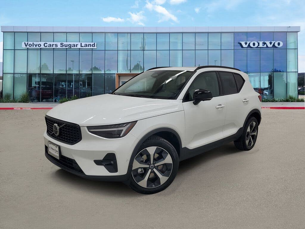 2026 Volvo XC40 B5 Plus AWD