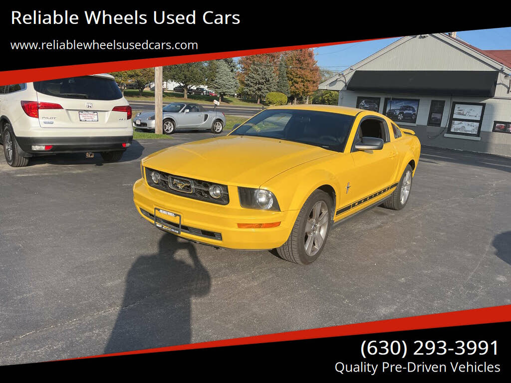 2006 Ford Mustang V6 Deluxe Coupe RWD