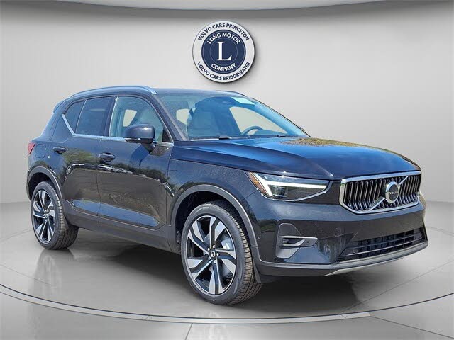 2025 Volvo XC40 B5 Ultra Bright Theme AWD