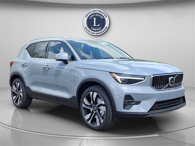 2025 Volvo XC40 B5 Plus Bright Theme AWD