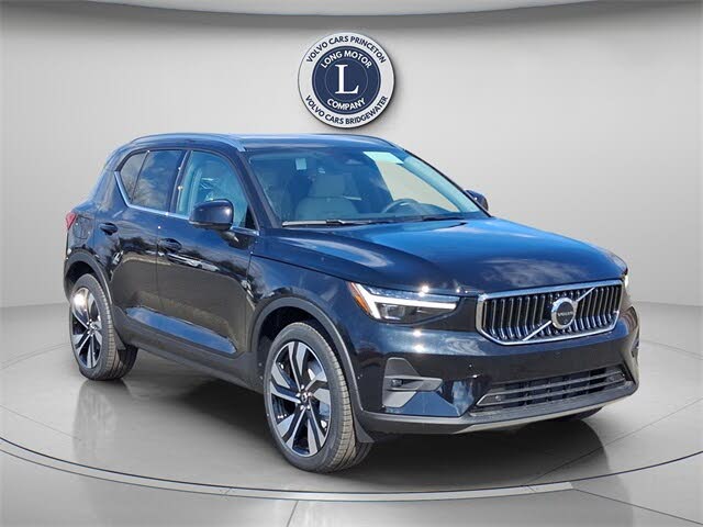 2025 Volvo XC40 B5 Ultra Bright Theme AWD