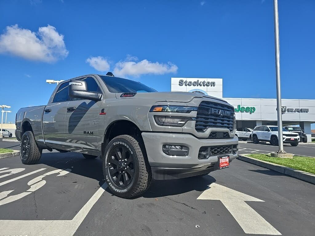 2026 RAM 3500 Big Horn Crew Cab 4WD
