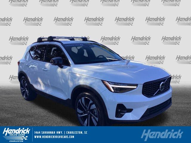 2025 Volvo XC40 B5 Plus Dark Theme AWD