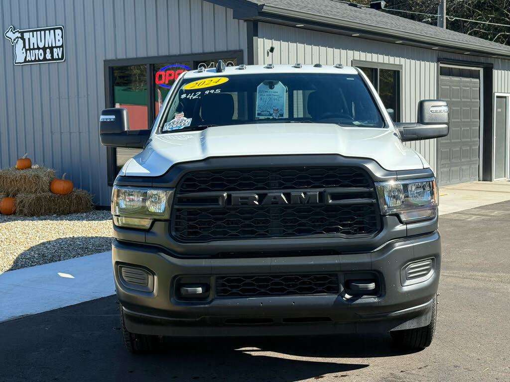 2024 RAM 3500 Tradesman Crew Cab LB DRW 4WD