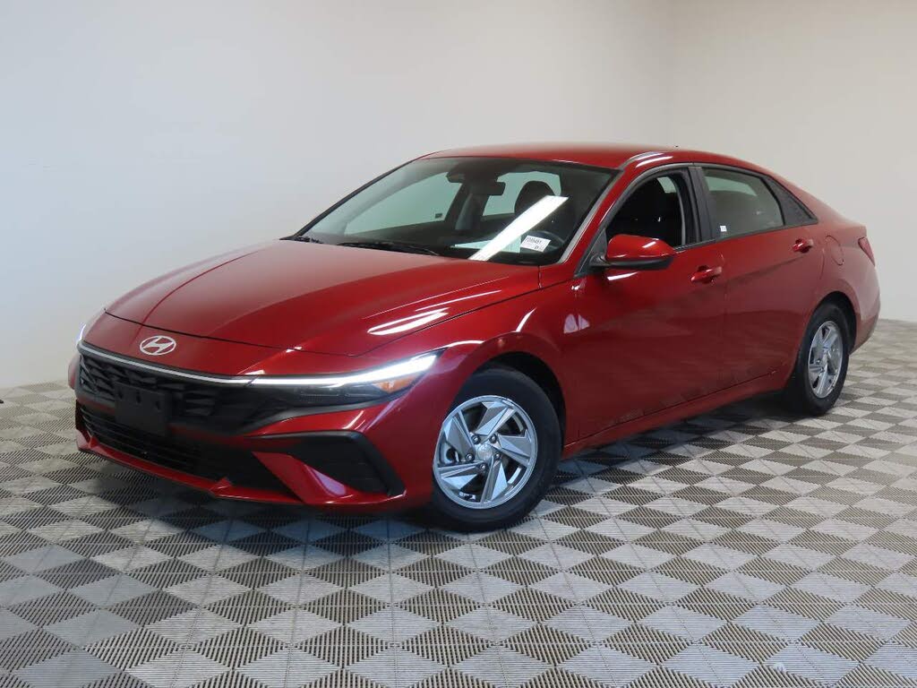 2024 Hyundai Elantra SE FWD